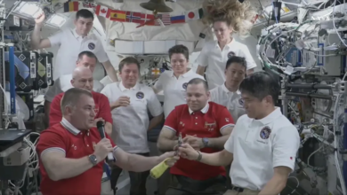 Photo of Космонавт Овчинин передал командование МКС японскому астронавту Ониси