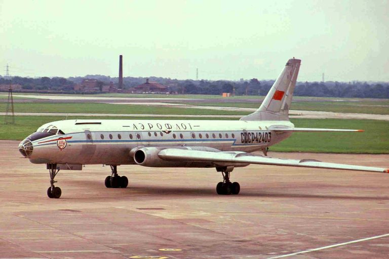 CCCP-42403_Tu-104B_Aeroflot_MAN_03AUG74_6936264991_large.jpg